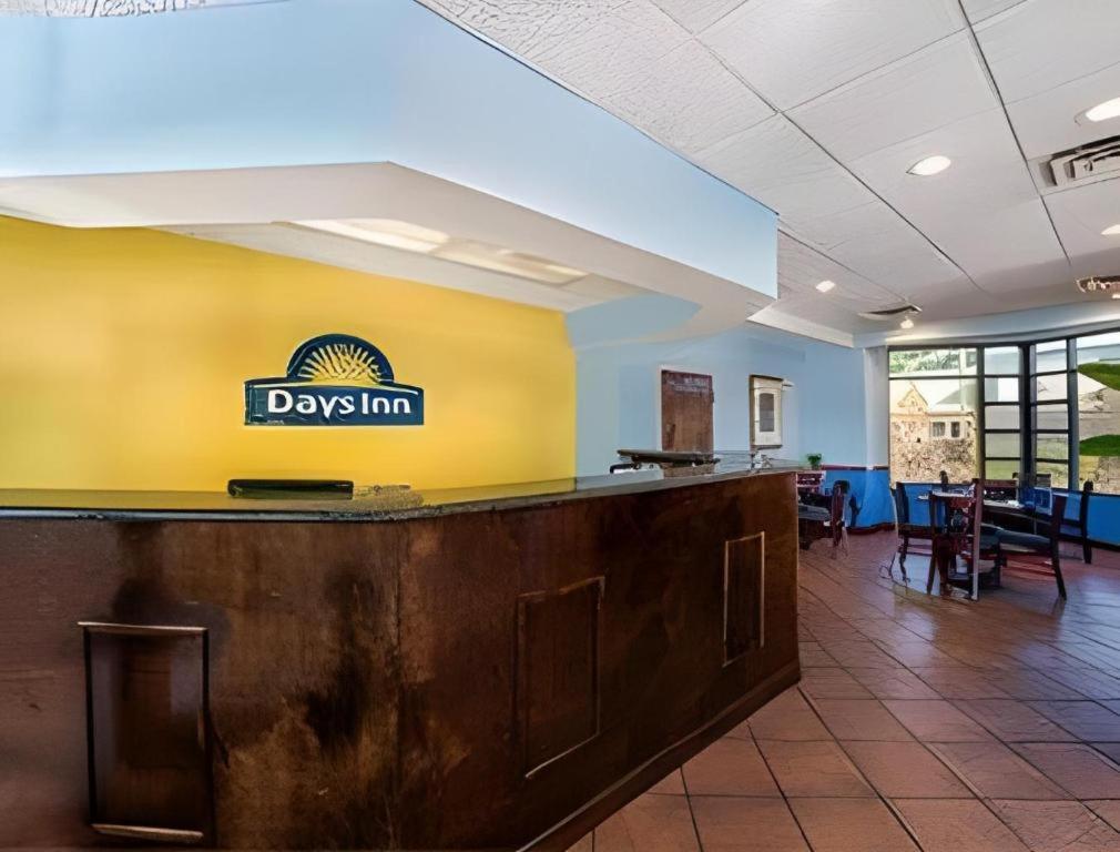 Days Inn By Wyndham Richmond Hill/Savannah Esterno foto