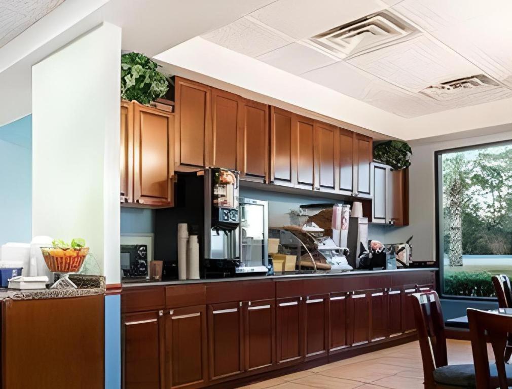 Days Inn By Wyndham Richmond Hill/Savannah Esterno foto