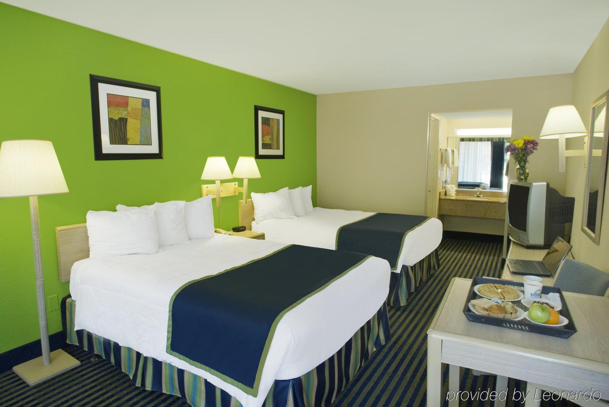 Days Inn By Wyndham Richmond Hill/Savannah Esterno foto