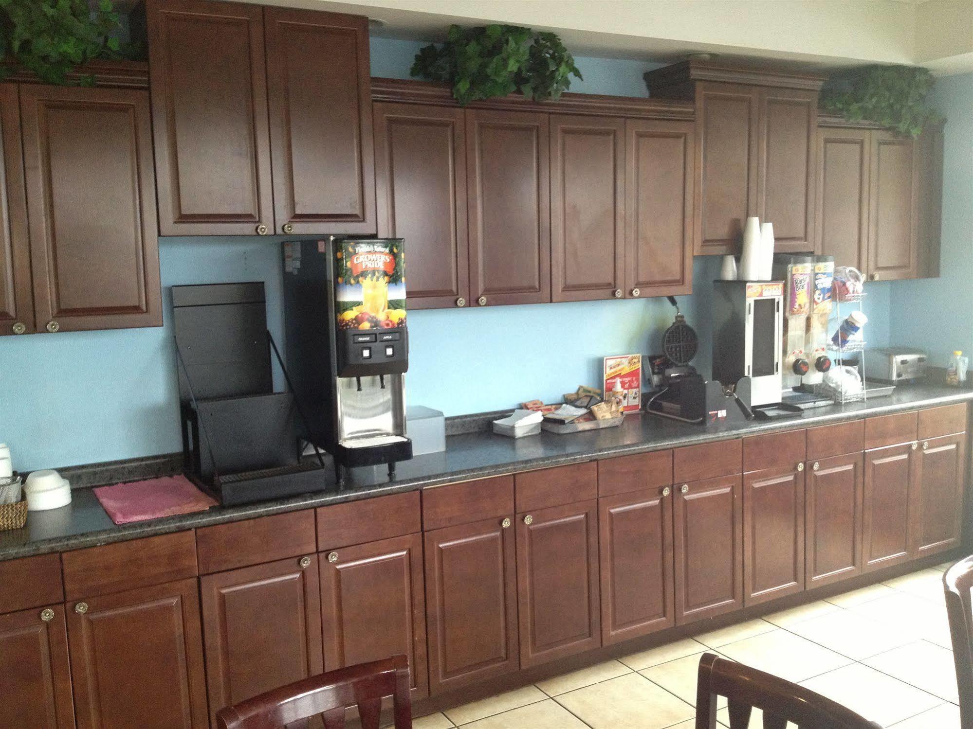 Days Inn By Wyndham Richmond Hill/Savannah Esterno foto